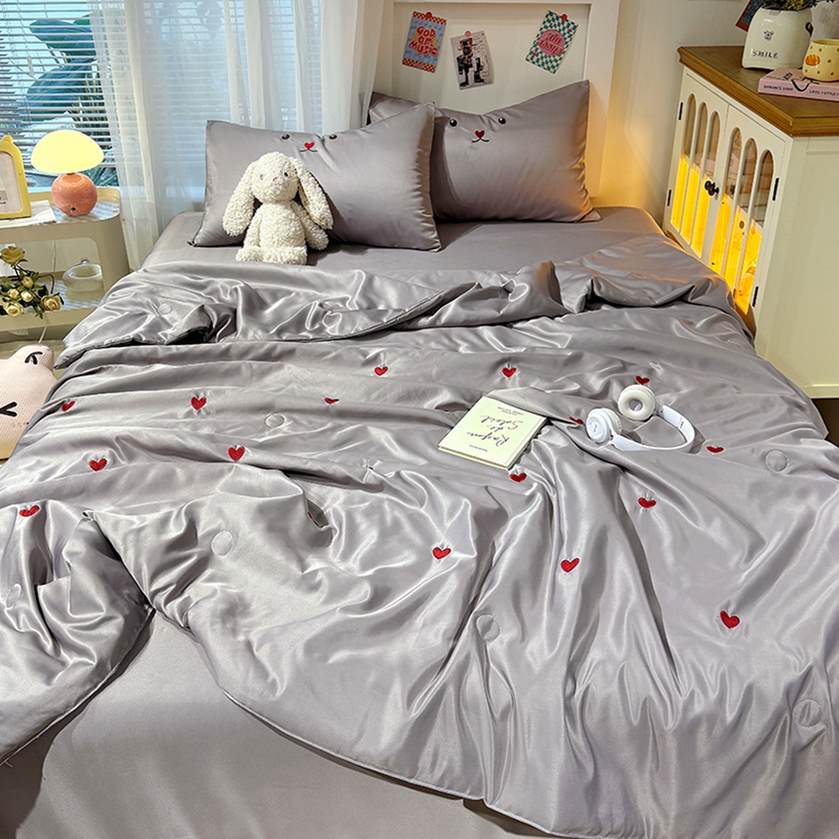 91家纺网 家纺一手货源 找家纺 色鬼布艺高端家居主号 2026春夏新款小清新元气刺绣水洗真丝夏被夏凉被空调被 爱心-灰