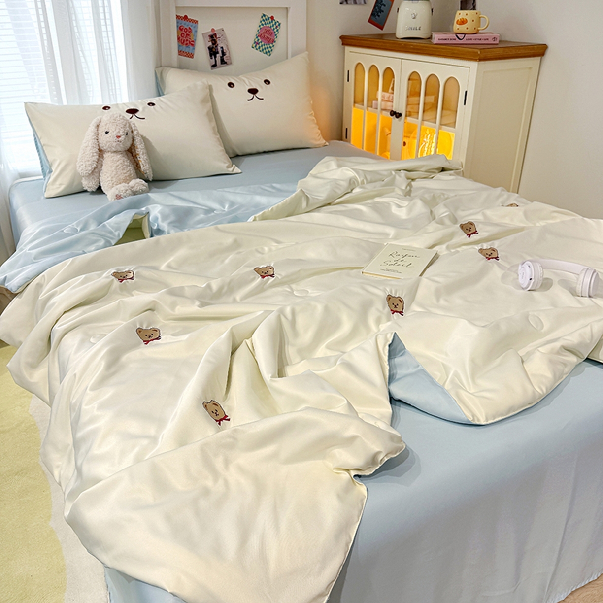 91家纺网 家纺一手货源 找家纺 色鬼布艺高端家居主号 2026春夏新款小清新元气刺绣水洗真丝夏被夏凉被空调被 小熊-白蓝