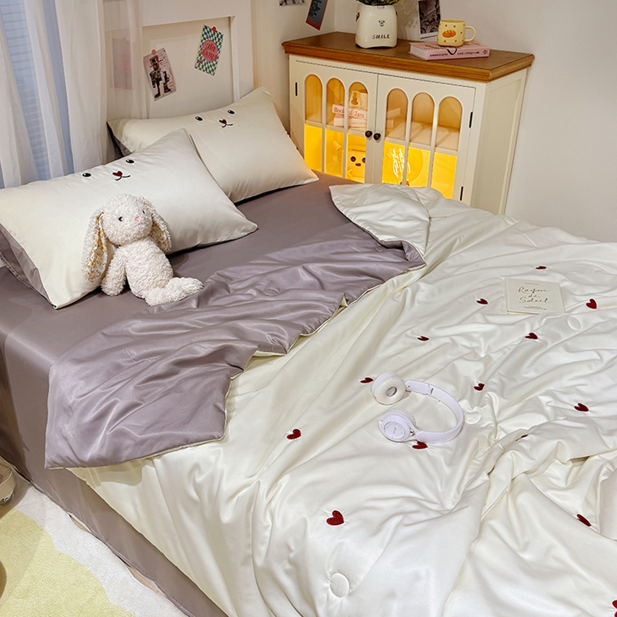 91家纺网 家纺一手货源 找家纺 色鬼布艺高端家居主号 2026春夏新款小清新元气刺绣水洗真丝夏被夏凉被空调被 爱心-白灰