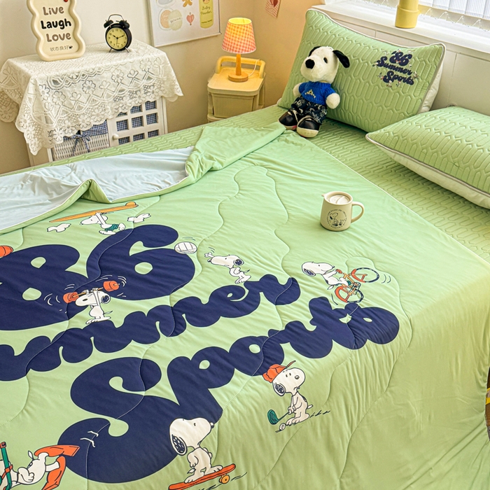 91家纺网 家纺一手货源 找家纺 色鬼布艺高端家居主号 2026新款卡通史努比凉感丝乳胶席子凉席夏被夏凉被空调被 史努比街头滑板