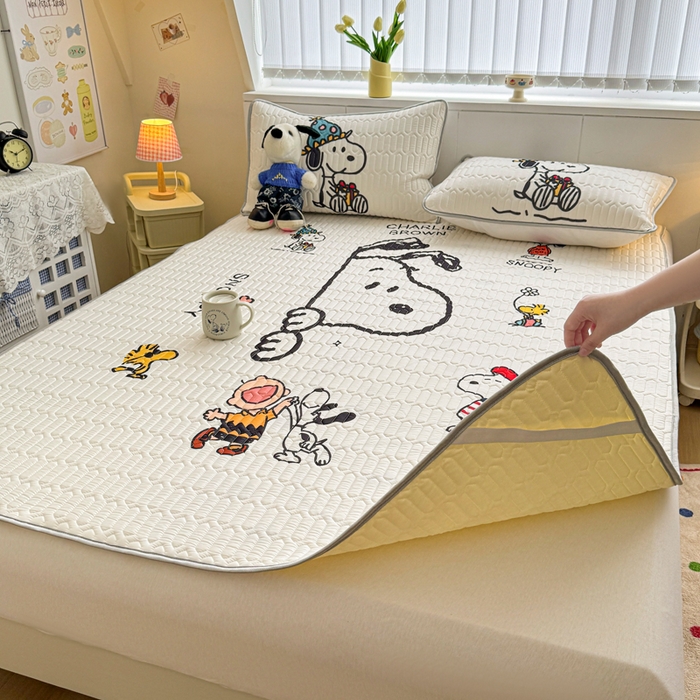 91家纺网 家纺一手货源 找家纺 色鬼布艺高端家居主号 2026新款卡通史努比凉感丝乳胶席子凉席夏被夏凉被空调被 史努比快乐世界