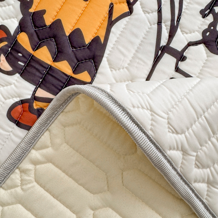 91家纺网 家纺一手货源 找家纺 色鬼布艺高端家居主号 2026新款卡通史努比凉感丝乳胶席子凉席夏被夏凉被空调被 史努比快乐世界