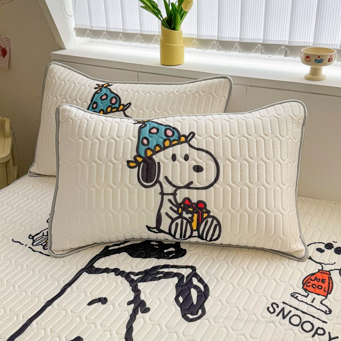 91家纺网 家纺一手货源 找家纺 色鬼布艺高端家居主号 2026新款卡通史努比凉感丝乳胶席子凉席夏被夏凉被空调被 史努比快乐世界