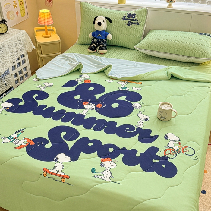 91家纺网 家纺一手货源 找家纺 色鬼布艺高端家居主号 2026新款卡通史努比凉感丝乳胶席子凉席夏被夏凉被空调被 史努比街头滑板