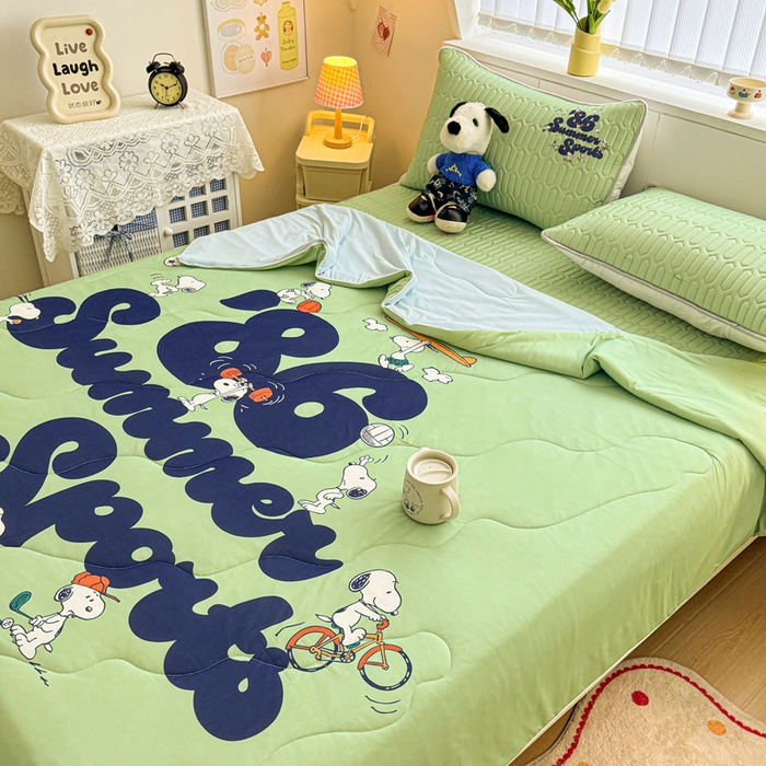 91家纺网 家纺一手货源 找家纺 色鬼布艺高端家居主号 2026新款卡通史努比凉感丝乳胶席子凉席夏被夏凉被空调被 史努比街头滑板