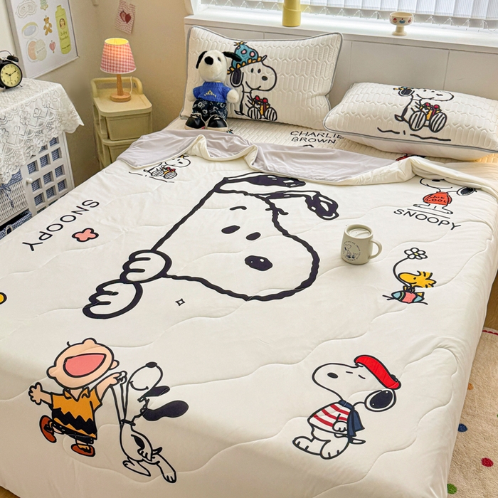 91家纺网 家纺一手货源 找家纺 色鬼布艺高端家居主号 2026新款卡通史努比凉感丝乳胶席子凉席夏被夏凉被空调被 史努比快乐世界