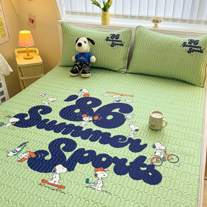 91家纺网 家纺一手货源 找家纺 色鬼布艺高端家居主号 2026新款卡通史努比凉感丝乳胶席子凉席夏被夏凉被空调被 史努比街头滑板