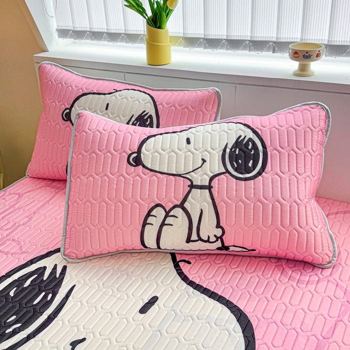 91家纺网 家纺一手货源 找家纺 色鬼布艺高端家居主号 2026新款卡通史努比凉感丝乳胶席子凉席夏被夏凉被空调被 史努比樱花粉