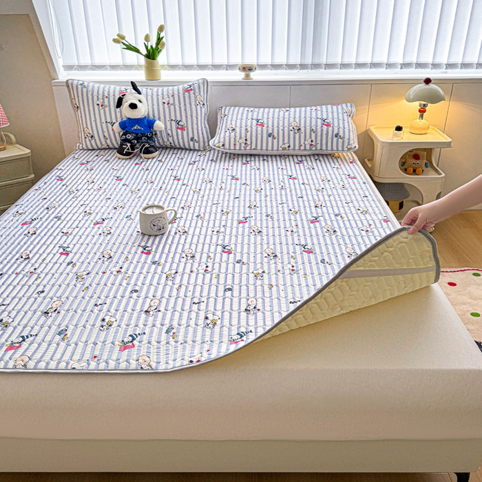 91家纺网 家纺一手货源 找家纺 色鬼布艺高端家居主号 2026新款卡通史努比凉感丝乳胶席子凉席夏被夏凉被空调被 史努比俱乐部