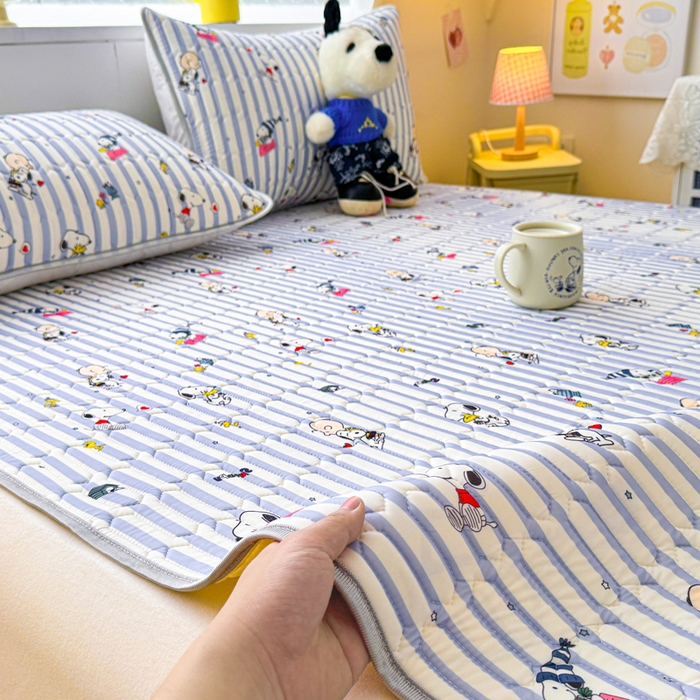 91家纺网 家纺一手货源 找家纺 色鬼布艺高端家居主号 2026新款卡通史努比凉感丝乳胶席子凉席夏被夏凉被空调被 史努比俱乐部