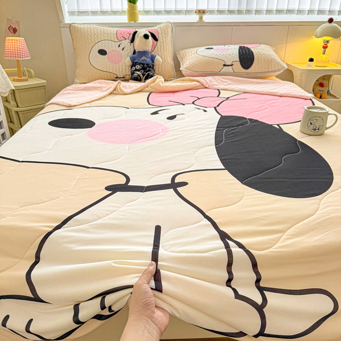 91家纺网 家纺一手货源 找家纺 色鬼布艺高端家居主号 2026新款卡通史努比凉感丝乳胶席子凉席夏被夏凉被空调被 史努比公主妆