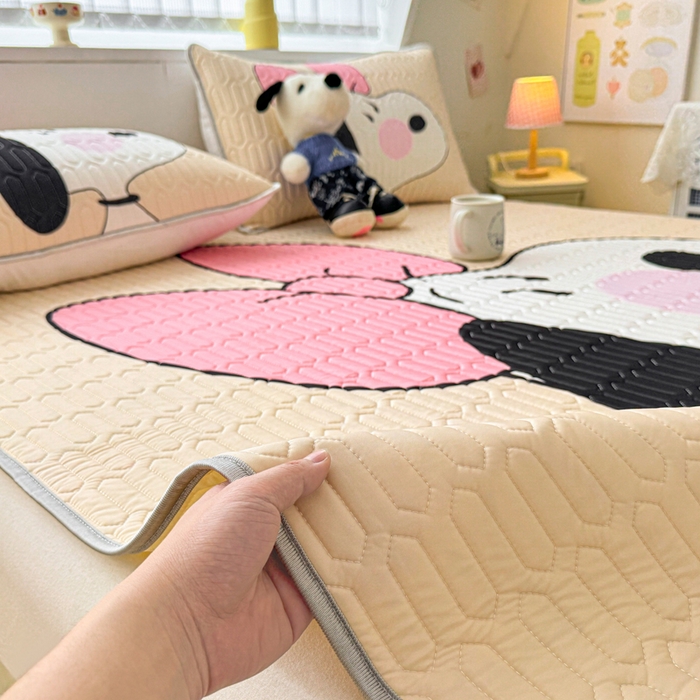 91家纺网 家纺一手货源 找家纺 色鬼布艺高端家居主号 2026新款卡通史努比凉感丝乳胶席子凉席夏被夏凉被空调被 史努比公主妆