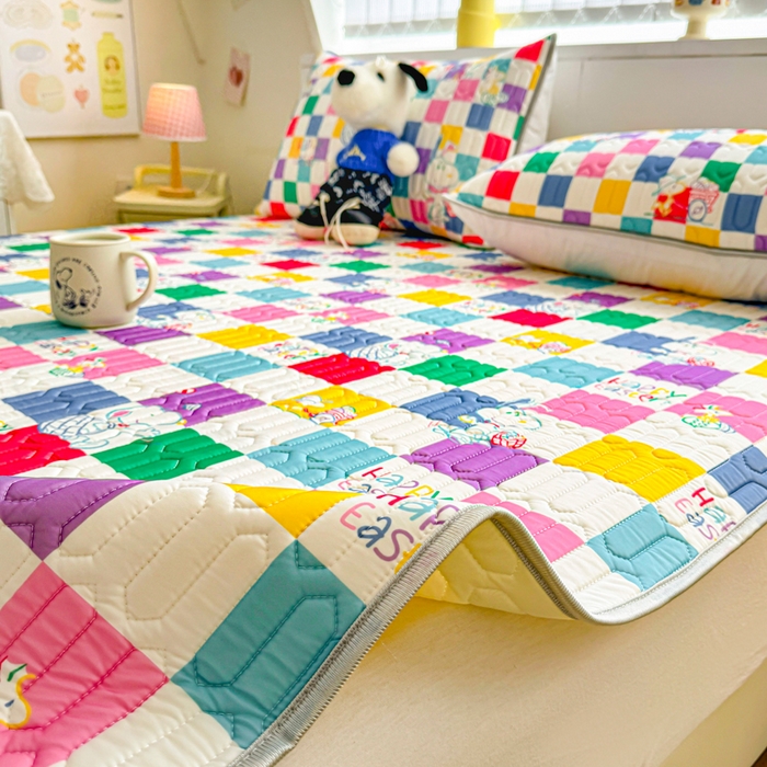 91家纺网 家纺一手货源 找家纺 色鬼布艺高端家居主号 2026新款卡通史努比凉感丝乳胶席子凉席夏被夏凉被空调被 史努比彩虹格