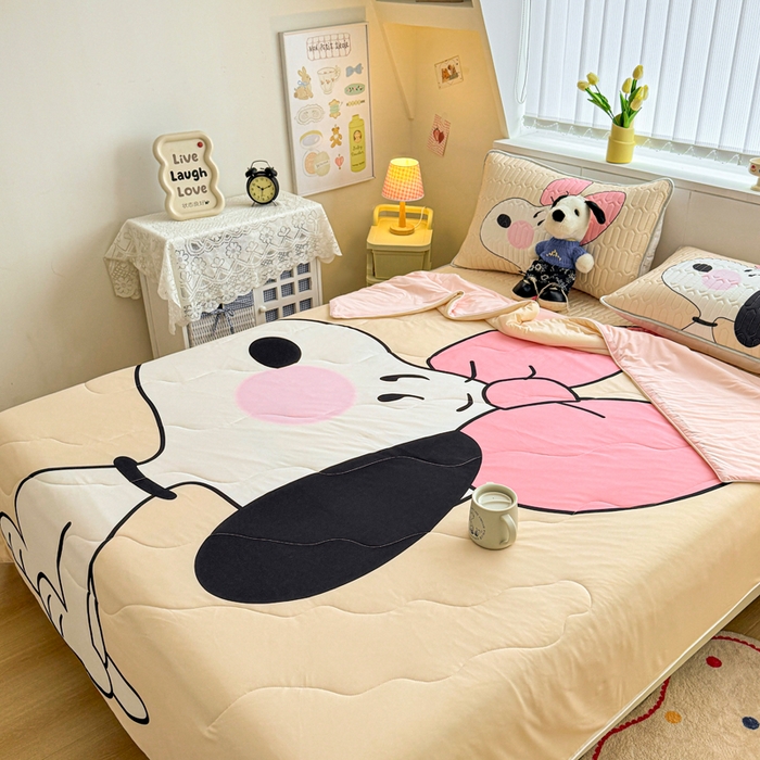 91家纺网 家纺一手货源 找家纺 色鬼布艺高端家居主号 2026新款卡通史努比凉感丝乳胶席子凉席夏被夏凉被空调被 史努比公主妆