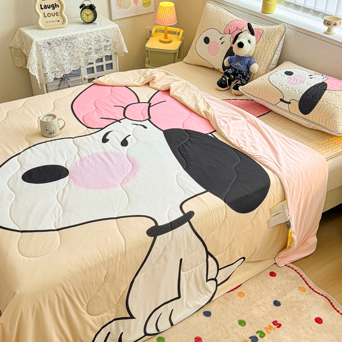 91家纺网 家纺一手货源 找家纺 色鬼布艺高端家居主号 2026新款卡通史努比凉感丝乳胶席子凉席夏被夏凉被空调被 史努比公主妆