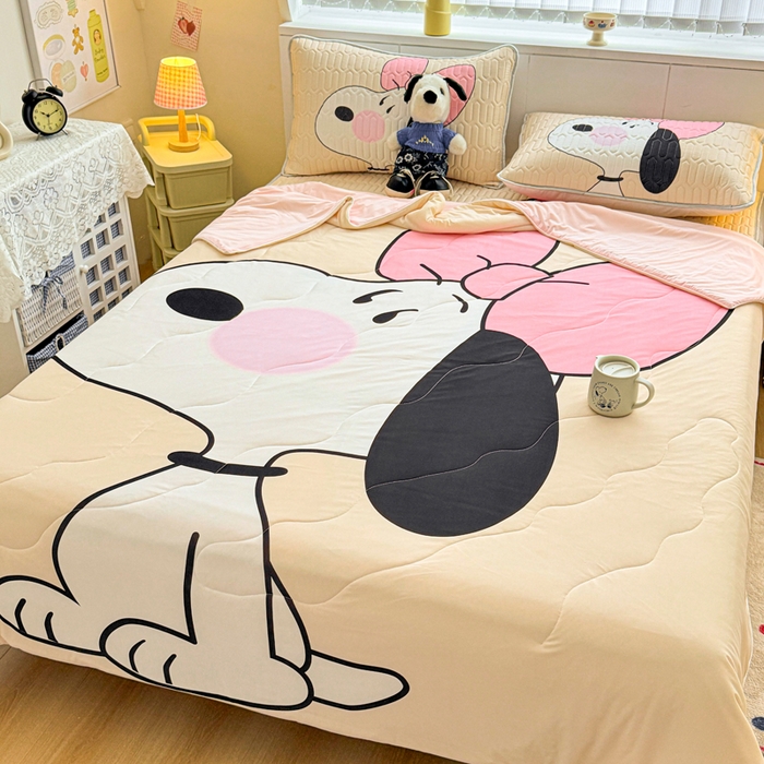 91家纺网 家纺一手货源 找家纺 色鬼布艺高端家居主号 2026新款卡通史努比凉感丝乳胶席子凉席夏被夏凉被空调被 史努比公主妆