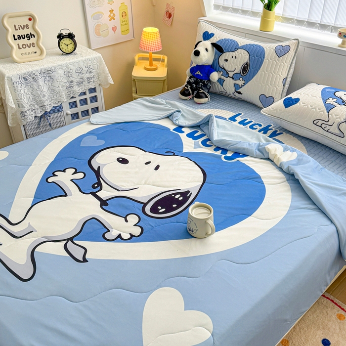 91家纺网 家纺一手货源 找家纺 色鬼布艺高端家居主号 2026新款卡通史努比凉感丝乳胶席子凉席夏被夏凉被空调被 史努比爱心