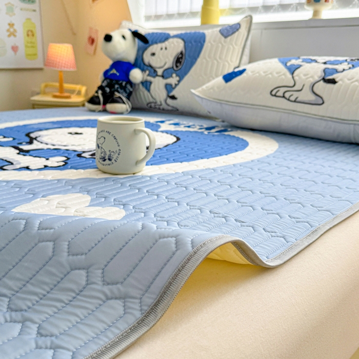 91家纺网 家纺一手货源 找家纺 色鬼布艺高端家居主号 2026新款卡通史努比凉感丝乳胶席子凉席夏被夏凉被空调被 史努比爱心