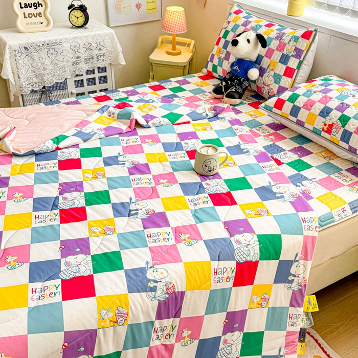 91家纺网 家纺一手货源 找家纺 色鬼布艺高端家居主号 2026新款卡通史努比凉感丝乳胶席子凉席夏被夏凉被空调被 史努比彩虹格