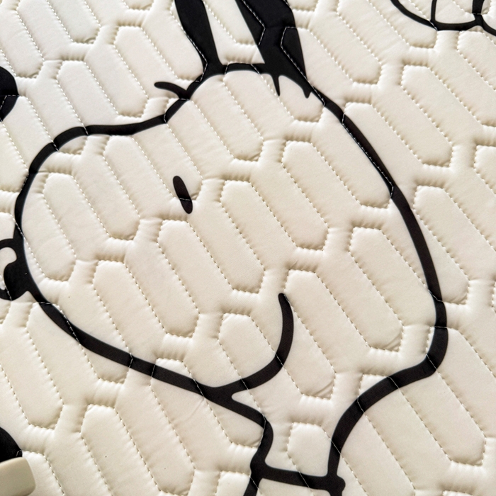 91家纺网 家纺一手货源 找家纺 色鬼布艺高端家居主号 2026新款卡通史努比凉感丝乳胶席子凉席夏被夏凉被空调被 史努比乐园