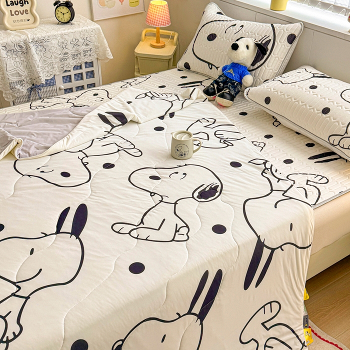 91家纺网 家纺一手货源 找家纺 色鬼布艺高端家居主号 2026新款卡通史努比凉感丝乳胶席子凉席夏被夏凉被空调被 史努比乐园