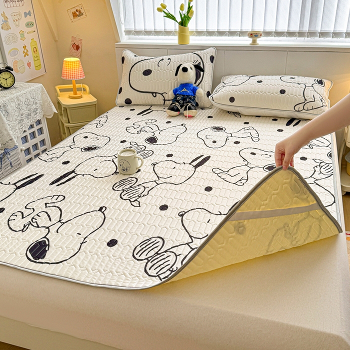 91家纺网 家纺一手货源 找家纺 色鬼布艺高端家居主号 2026新款卡通史努比凉感丝乳胶席子凉席夏被夏凉被空调被 史努比乐园