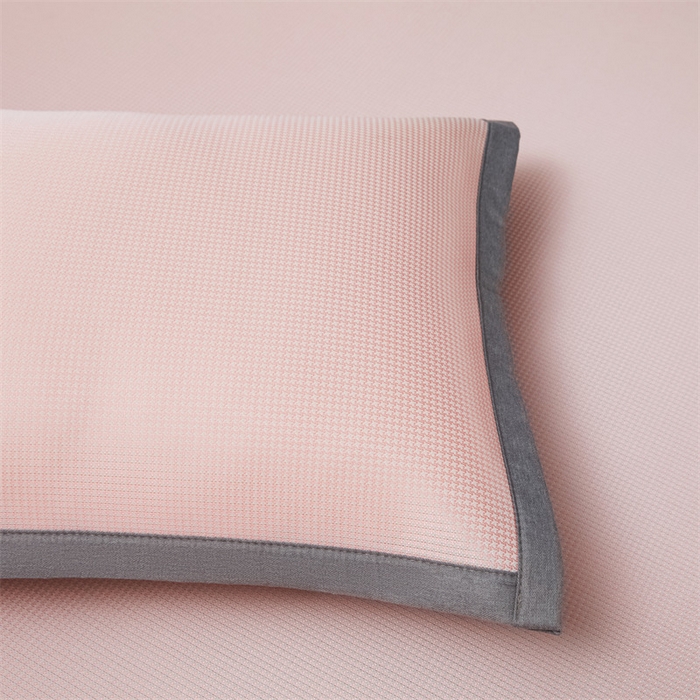 91家纺网 家纺一手货源 找家纺 色鬼布艺高端家居主号 2026新款抗菌冰激凌色织提花床单款床席冰丝席席子凉席 冰激凌-烟粉