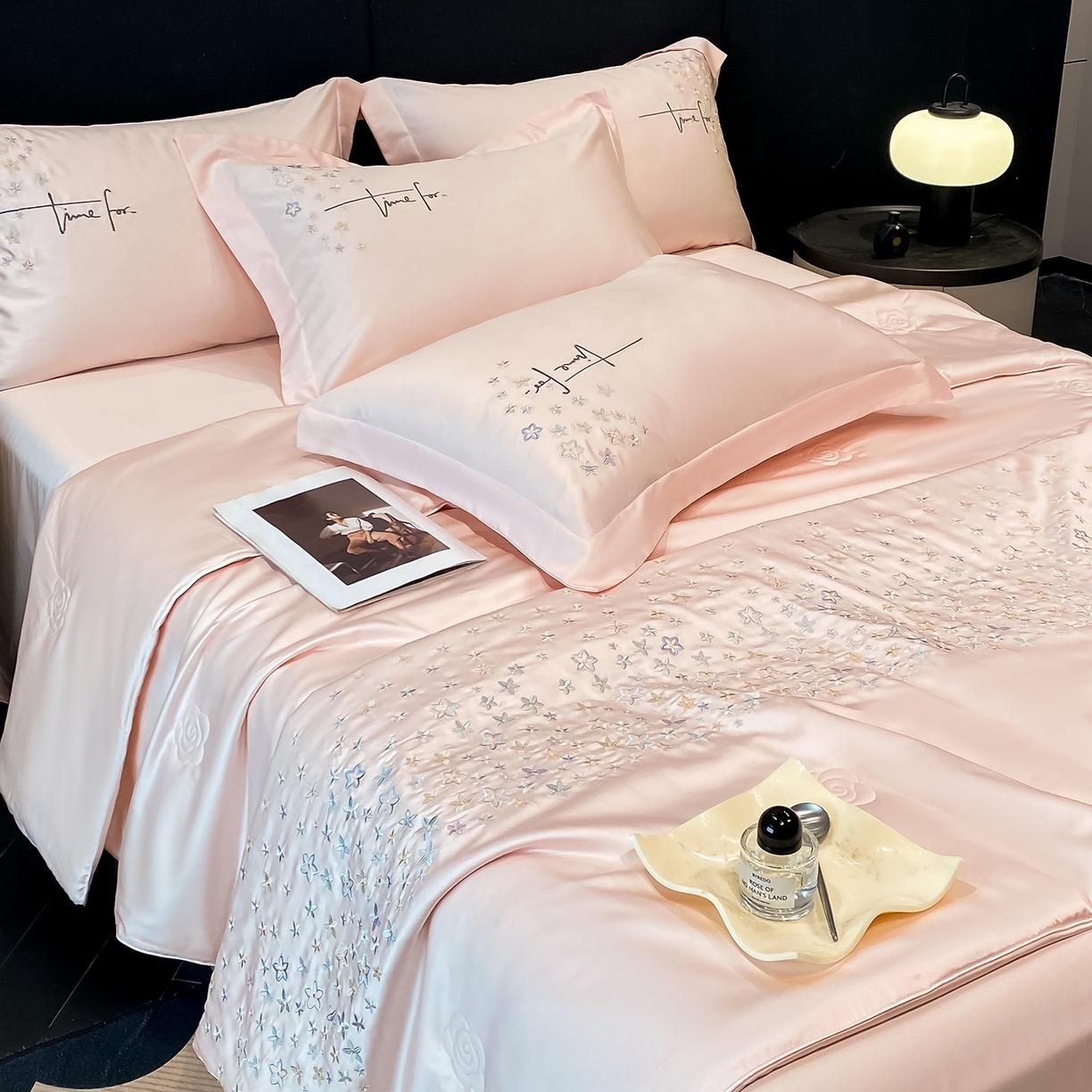 91家纺网 家纺一手货源 找家纺 （总）新方向 2026刺绣A类20%蚕丝天丝棉夏被四件套 65%60s兰精天丝 35%100支长绒棉-星耀