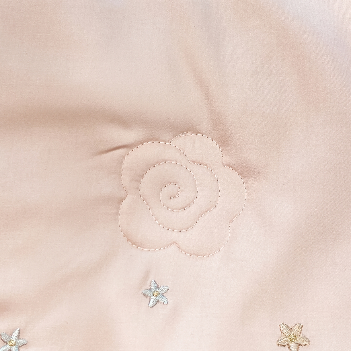 91家纺网 家纺一手货源 找家纺 （总）新方向 2026刺绣A类20%蚕丝天丝棉夏被四件套 65%60s兰精天丝 35%100支长绒棉-星耀