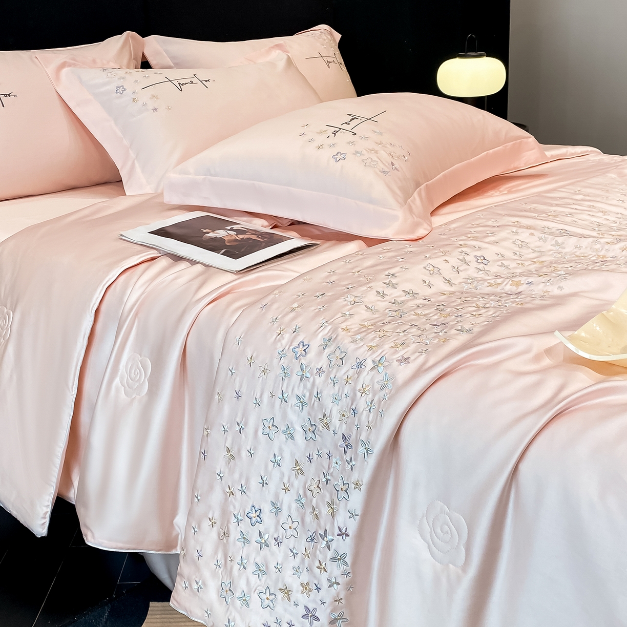 91家纺网 家纺一手货源 找家纺 （总）新方向 2026刺绣A类20%蚕丝天丝棉夏被四件套 65%60s兰精天丝 35%100支长绒棉-星耀