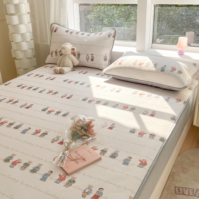 91家纺网 家纺一手货源 找家纺 女子家纺 2026新款大斜纹复合冰丝凉席-床笠款 萌熊印象-床笠款