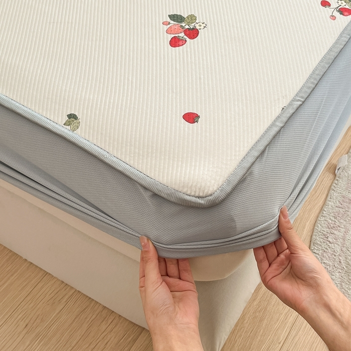 91家纺网 家纺一手货源 找家纺 女子家纺 2026新款大斜纹复合冰丝凉席-床笠款 奶油草莓-床笠款