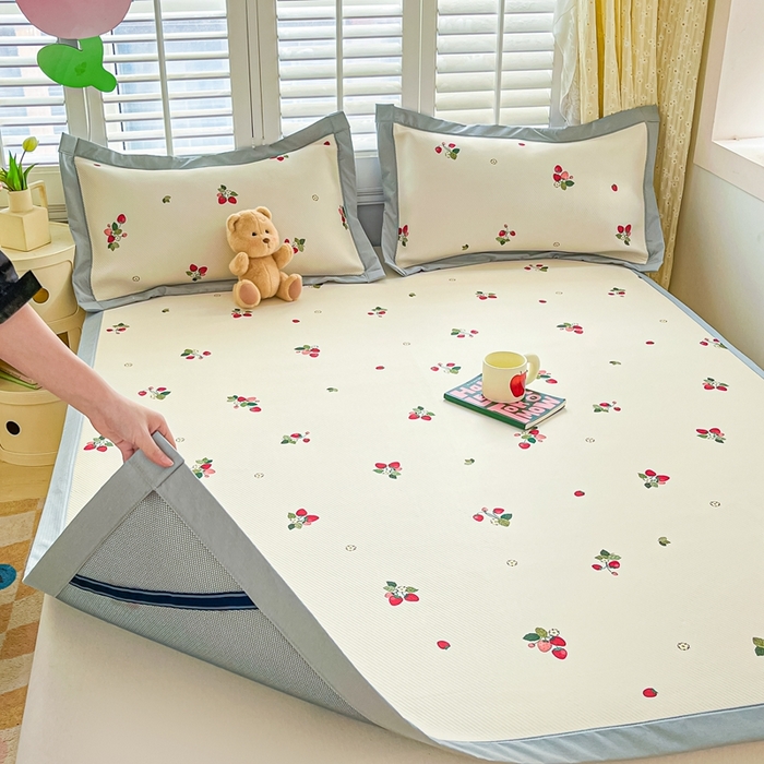 91家纺网 家纺一手货源 找家纺 女子家纺 2026新款大斜纹复合冰丝凉席-床席款 奶油草莓