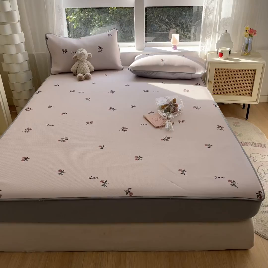 91家纺网 家纺一手货源 找家纺 女子家纺 2026新款大斜纹复合冰丝凉席-床笠款 尤克克里粉-床笠款