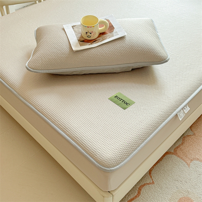 91家纺网 家纺一手货源 找家纺 女子家纺 2026新款凉感丝豆豆床笠三件套加厚三明治床垫保护套 凉感丝豆豆床笠-莫奈咖