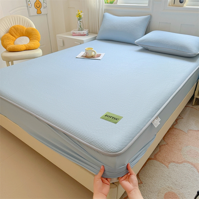 91家纺网 家纺一手货源 找家纺 女子家纺 2026新款凉感丝豆豆床笠三件套加厚三明治床垫保护套 凉感丝豆豆床笠-柏林蓝