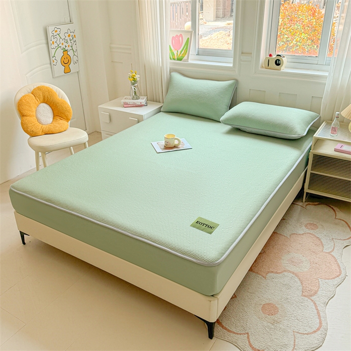 91家纺网 家纺一手货源 找家纺 女子家纺 2026新款凉感丝豆豆床笠三件套加厚三明治床垫保护套 凉感丝豆豆床笠-春辰绿