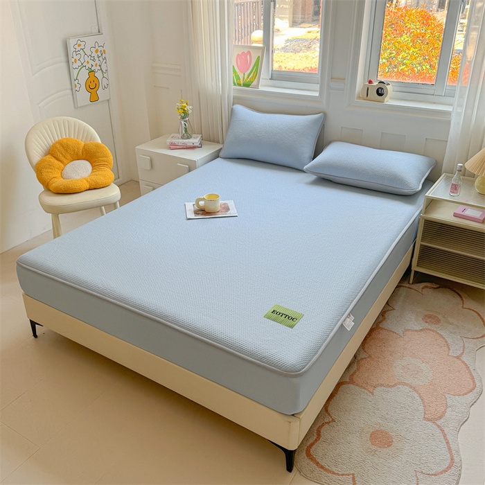 91家纺网 家纺一手货源 找家纺 女子家纺 2026新款凉感丝豆豆床笠三件套加厚三明治床垫保护套 凉感丝豆豆床笠-柏林蓝