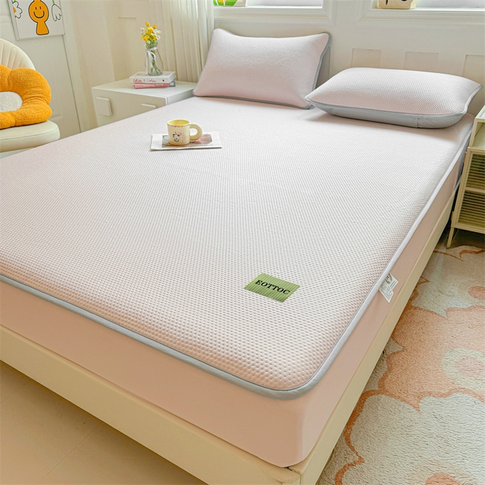 91家纺网 家纺一手货源 找家纺 女子家纺 2026新款凉感丝豆豆床笠三件套加厚三明治床垫保护套 凉感丝豆豆床笠-胭脂粉