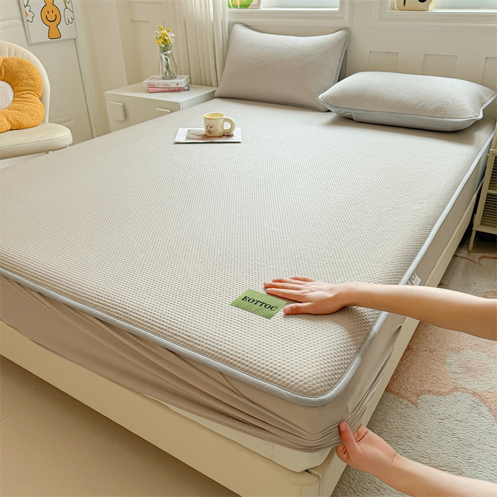 91家纺网 家纺一手货源 找家纺 女子家纺 2026新款凉感丝豆豆床笠三件套加厚三明治床垫保护套 凉感丝豆豆床笠-莫奈咖