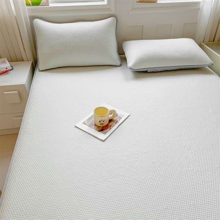 91家纺网 家纺一手货源 找家纺 女子家纺 2026新款凉感丝豆豆床笠三件套加厚三明治床垫保护套 凉感丝豆豆床笠-薄雾灰