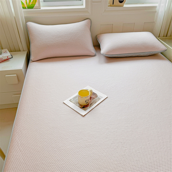 91家纺网 家纺一手货源 找家纺 女子家纺 2026新款凉感丝豆豆床笠三件套加厚三明治床垫保护套 凉感丝豆豆床笠-胭脂粉