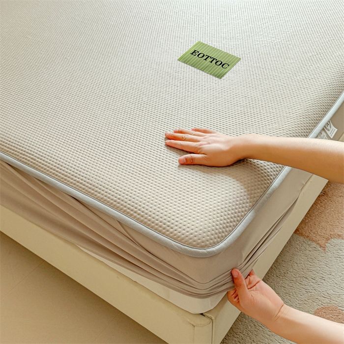 91家纺网 家纺一手货源 找家纺 女子家纺 2026新款凉感丝豆豆床笠三件套加厚三明治床垫保护套 凉感丝豆豆床笠-莫奈咖