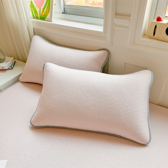 91家纺网 家纺一手货源 找家纺 女子家纺 2026新款凉感丝豆豆床笠三件套加厚三明治床垫保护套 凉感丝豆豆床笠-胭脂粉