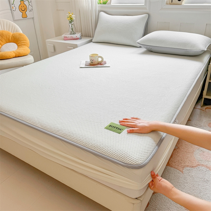 91家纺网 家纺一手货源 找家纺 女子家纺 2026新款凉感丝豆豆床笠三件套加厚三明治床垫保护套 凉感丝豆豆床笠-薄雾灰