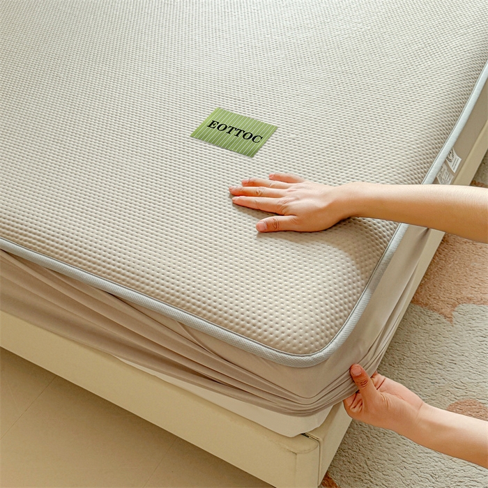 91家纺网 家纺一手货源 找家纺 女子家纺 2026新款凉感丝豆豆床笠三件套加厚三明治床垫保护套 凉感丝豆豆床笠-莫奈咖