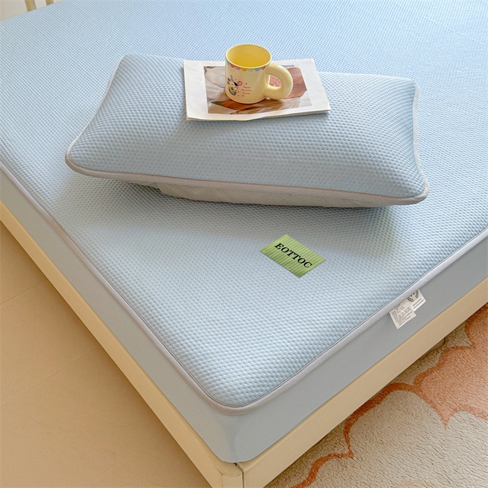 91家纺网 家纺一手货源 找家纺 女子家纺 2026新款凉感丝豆豆床笠三件套加厚三明治床垫保护套 凉感丝豆豆床笠-柏林蓝