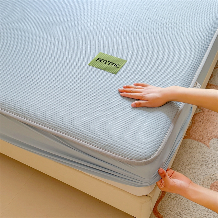 91家纺网 家纺一手货源 找家纺 女子家纺 2026新款凉感丝豆豆床笠三件套加厚三明治床垫保护套 凉感丝豆豆床笠-柏林蓝