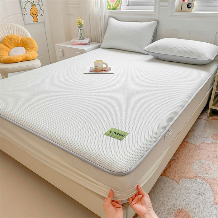 91家纺网 家纺一手货源 找家纺 女子家纺 2026新款凉感丝豆豆床笠三件套加厚三明治床垫保护套 凉感丝豆豆床笠-薄雾灰