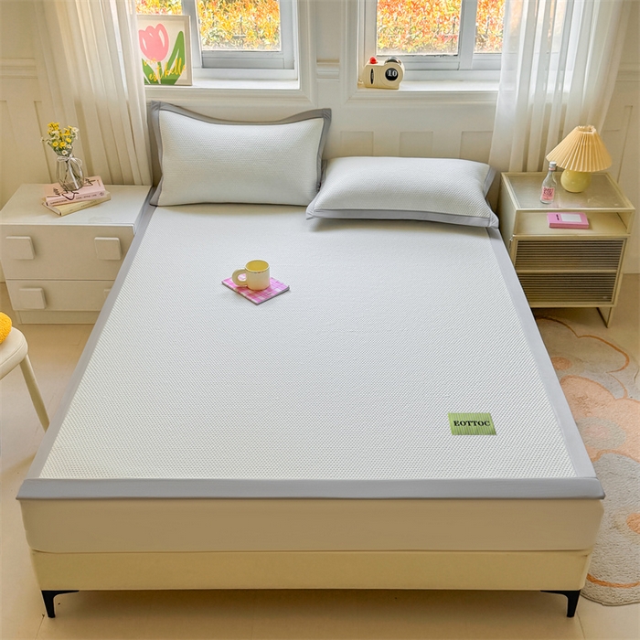 91家纺网 家纺一手货源 找家纺 女子家纺 2026新款凉感丝豆豆凉席三件套冰丝软席三明治款平铺席子 凉感丝豆豆席-薄雾灰